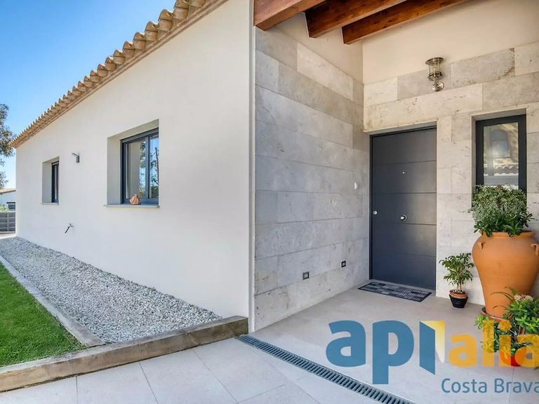 Town House for Sale in Castell D'aro, Gerona 3