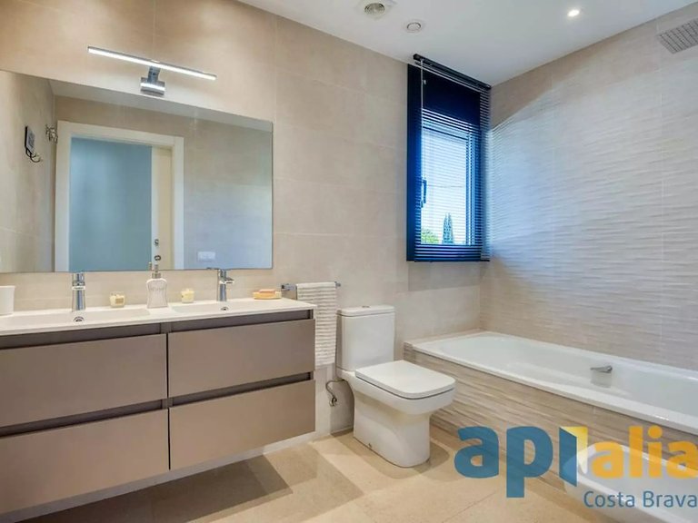 Town House for Sale in Castell D'aro, Gerona 14