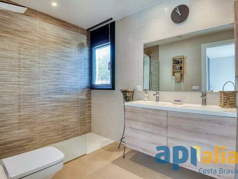Town House for Sale in Castell D'aro, Gerona 18
