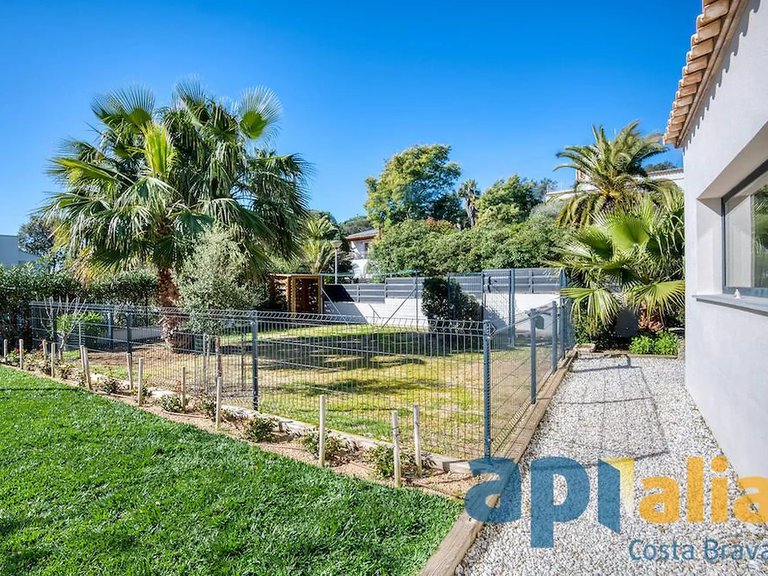 Town House for Sale in Castell D'aro, Gerona 21