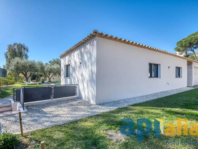 Town House for Sale in Castell D'aro, Gerona 22