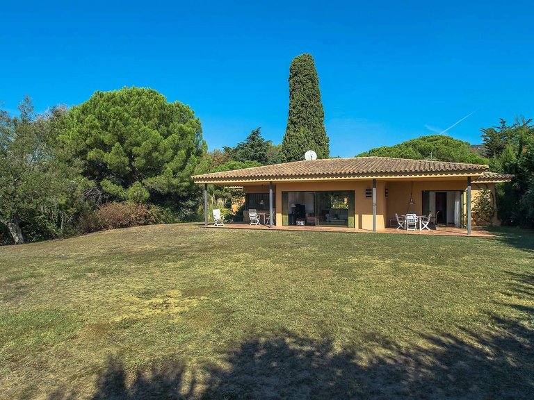 Town House for Sale in Santa Cristina D'aro, Gerona 1