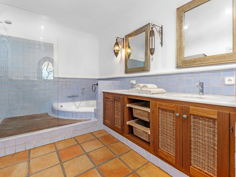 Villa for Sale in Costa Blanca Moraira, Alicante 38