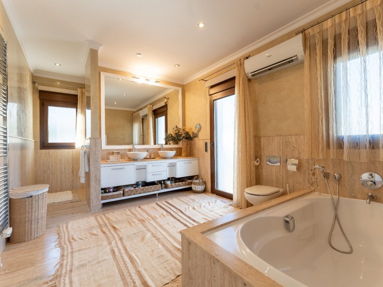 Villa for Sale in Costa Blanca Moraira, Alicante 28