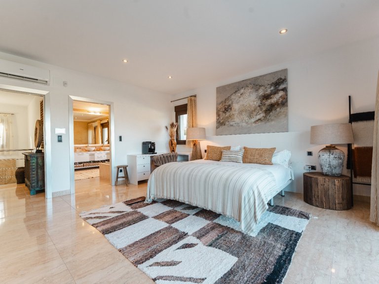 Villa for Sale in Costa Blanca Moraira, Alicante 33