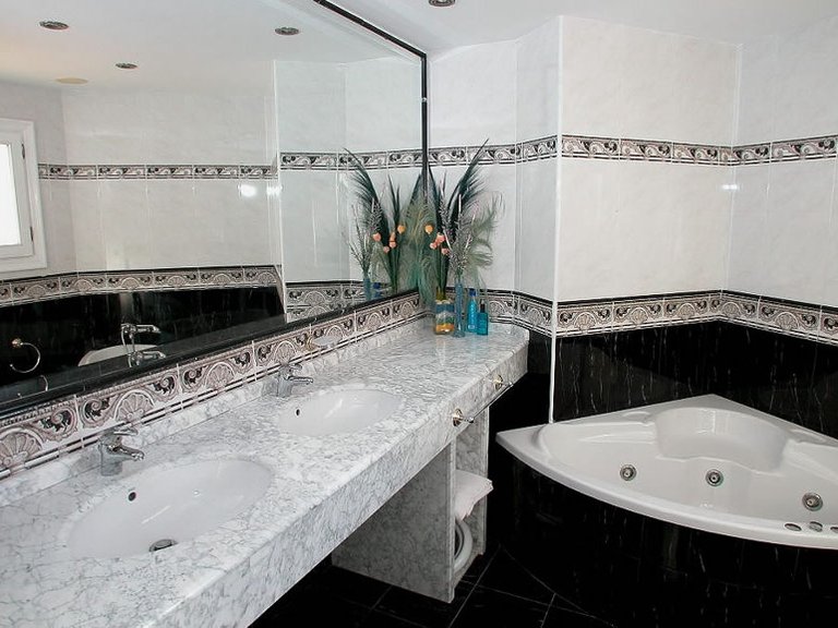 Villa for Sale in Costa Blanca Moraira, Alicante 31