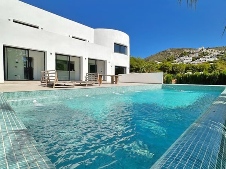 Villa for Sale in Costa Blanca Moraira, Alicante 2