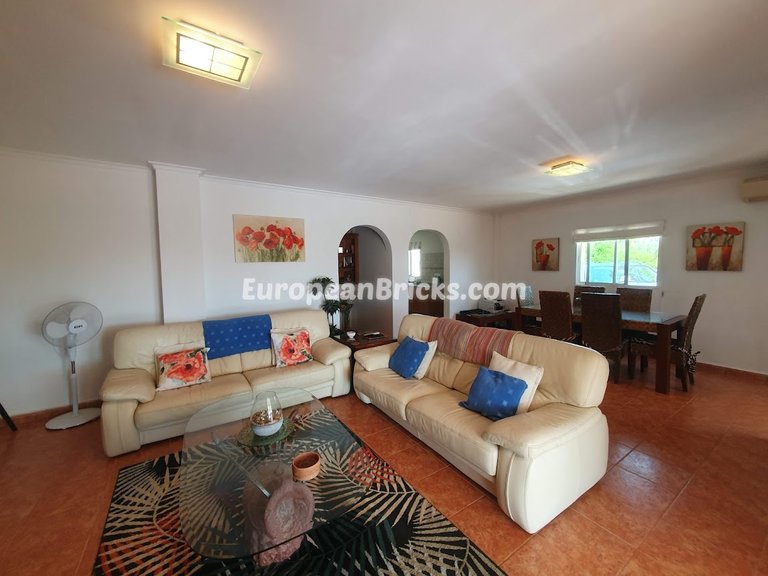 Villa for Sale in Inland, Chella, Valencia 2