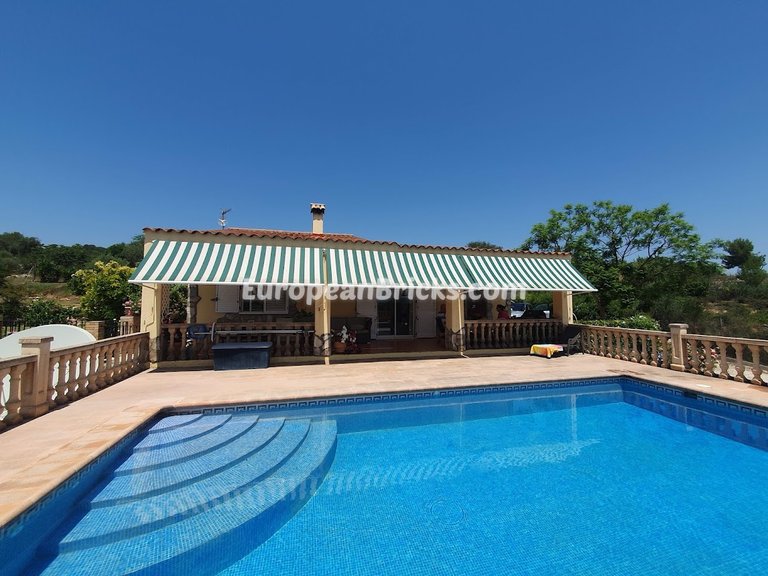 Villa for Sale in Inland, Chella, Valencia 1