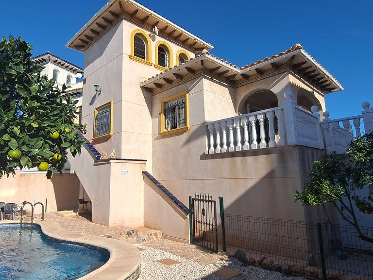 Villa for Sale in Costa Blanca La Zenia, Alicante 1