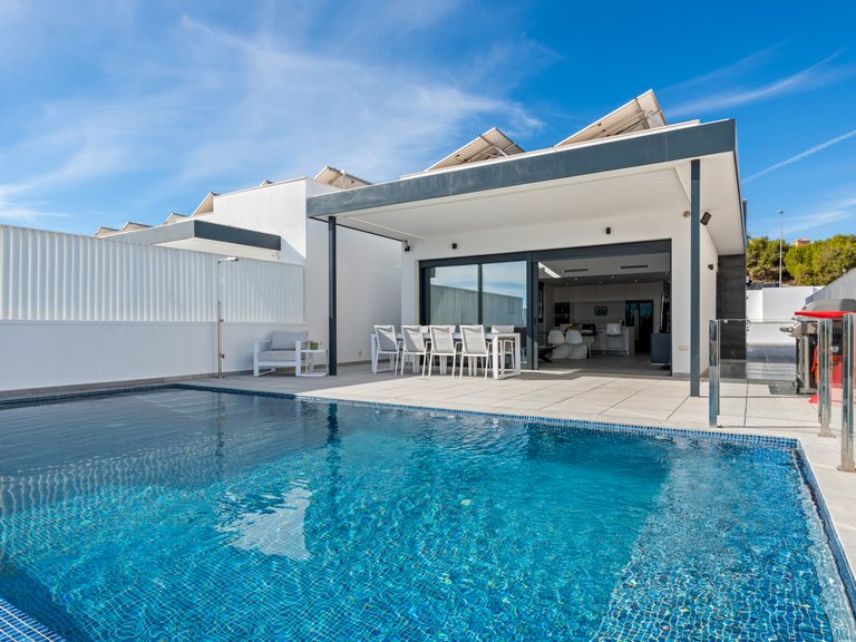 Villa for Sale in Inland San Miguel De Salinas, Alicante 1