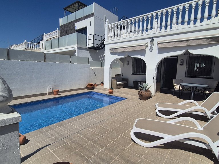 Town House for Sale in Villamartin, Alicante 9