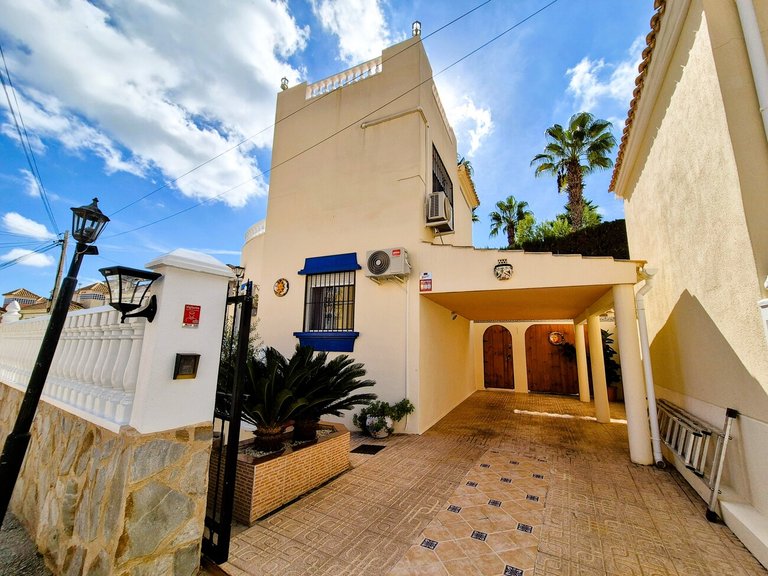 Villa for Sale in Costa Blanca Villamartin, Alicante 4