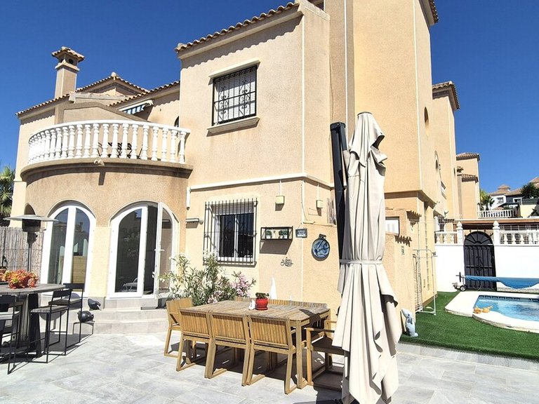 Town House for Sale in Inland El Galan, Alicante 1