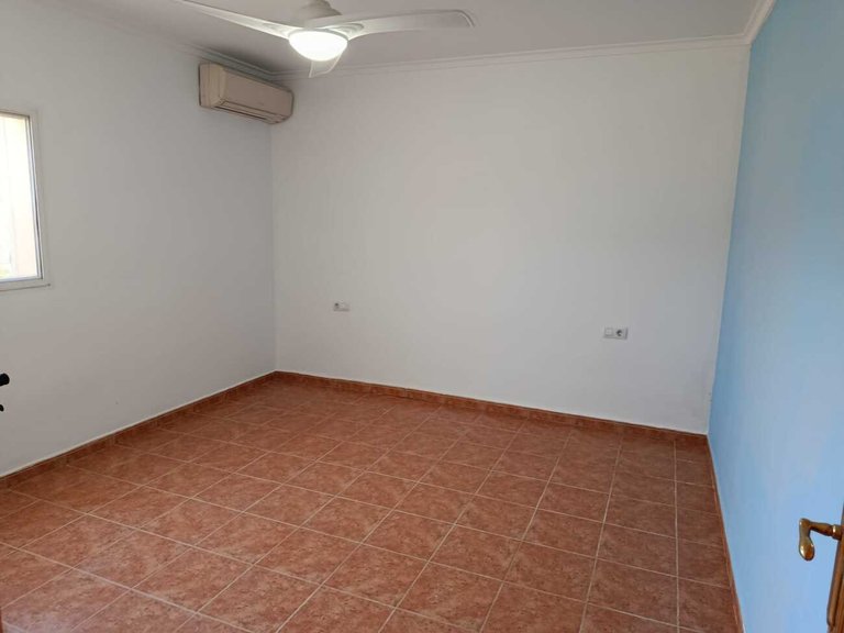 Villa for Sale in Inland, Chella, Valencia 30