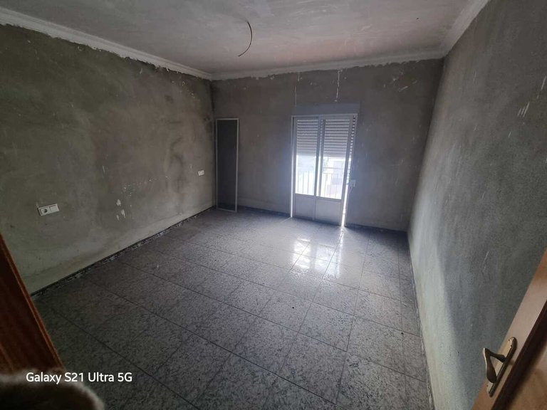Town House for Sale in Inland, Navarres, Valencia 28