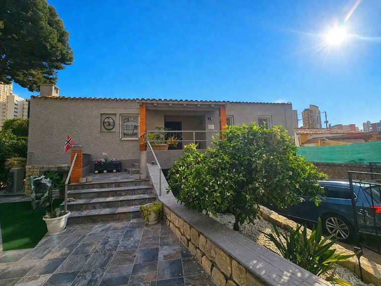 Villa for Sale in Costa Blanca, Benidorm, Alicante 1