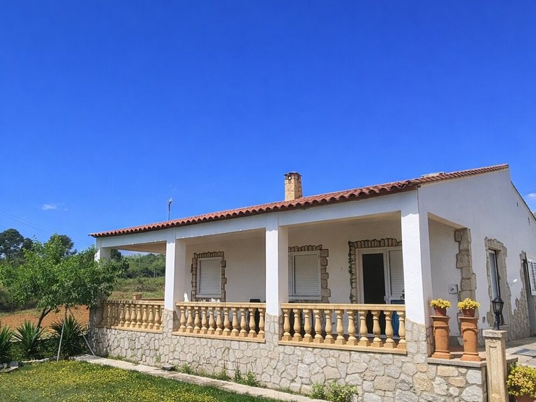 Country House for Sale in Inland, Chella, Valencia 1