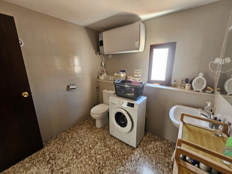 Villa for Sale in Inland, Carcaixent, Valencia 46