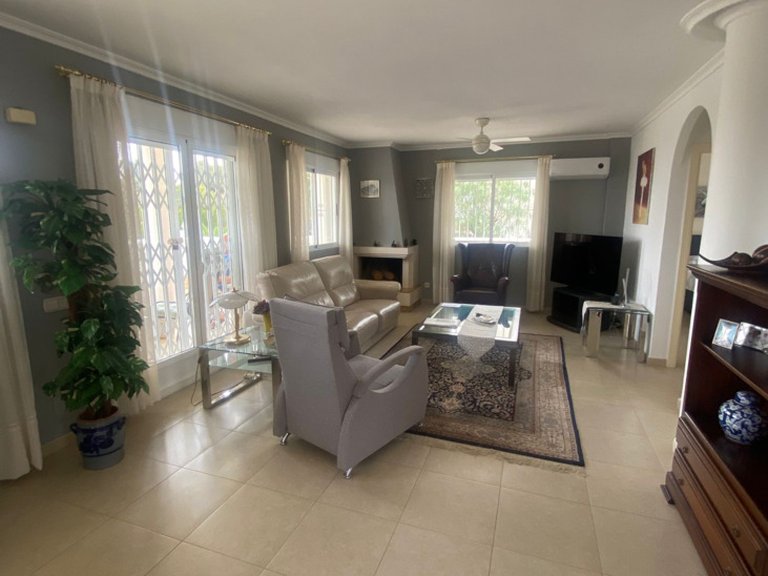Villa for Sale in Inland Algorfa, Alicante 28
