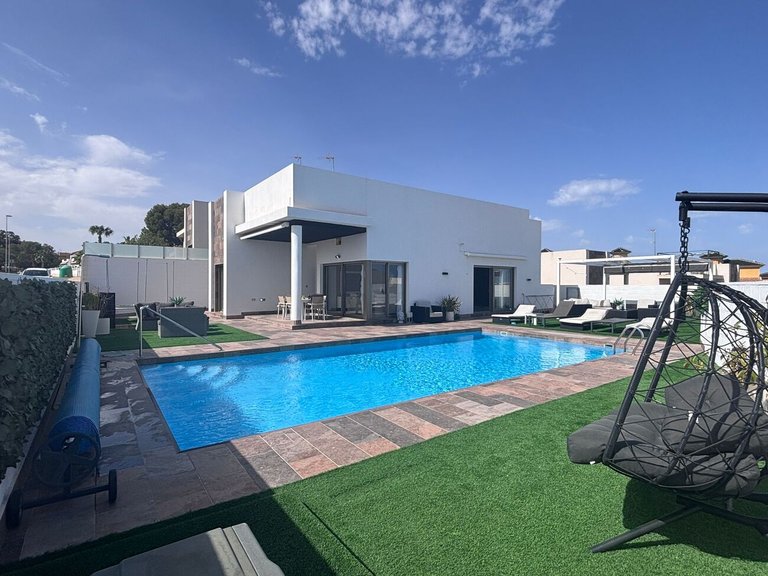 Villa for Sale in Costa Blanca Villamartin, Alicante 1