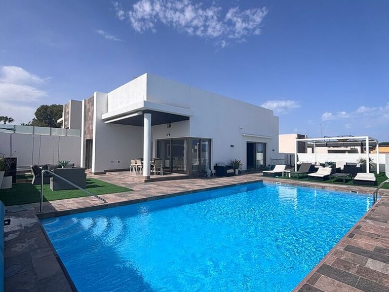 Villa for Sale in Costa Blanca Villamartin, Alicante 30
