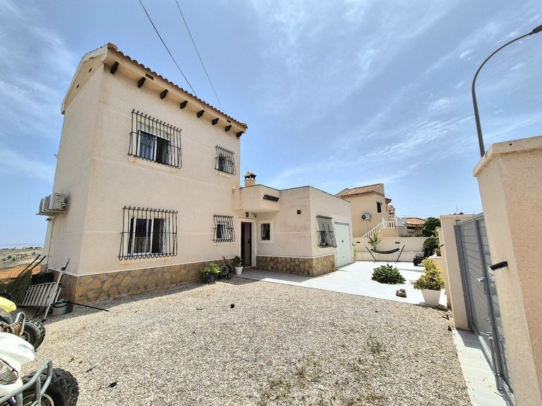 Villa for Sale in Inland San Miguel De Salinas, Alicante 1