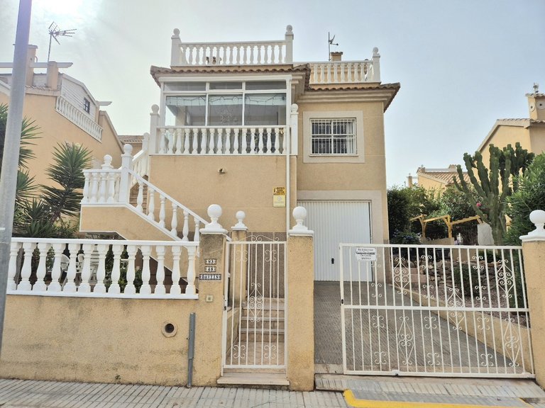 Villa for Sale in Los Altos, Alicante 1