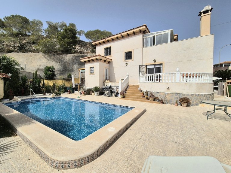 Villa for Sale in Inland San Miguel De Salinas, Alicante 1