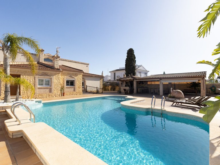 Villa for Sale in Costa Blanca Torrevieja, Alicante 4