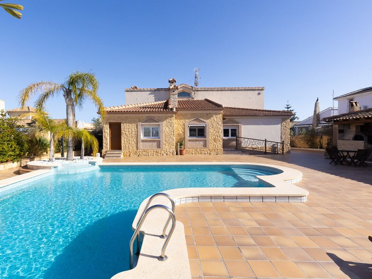 Villa for Sale in Costa Blanca Torrevieja, Alicante 1