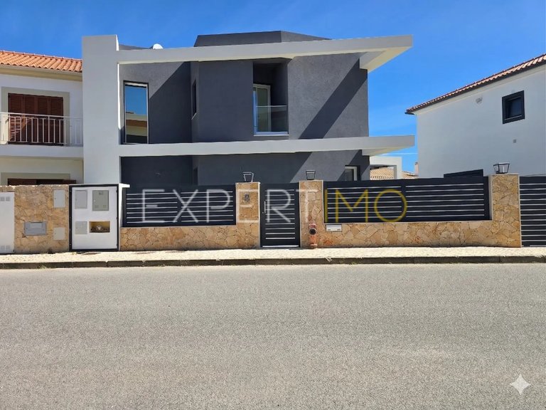 Villa for Sale in Portimão, Portimão, Portugal 2