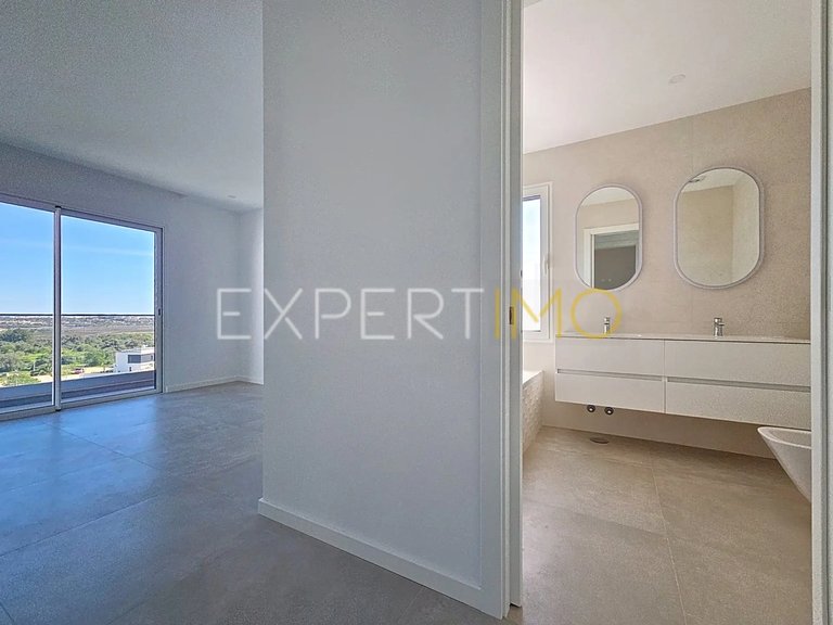 Villa for Sale in Portimão, Portimão, Portugal 20