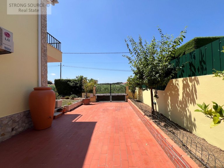 Villa for Sale in União Das Freguesias De Caldas Da Rainha - Santo Onofre E Serra Do Bouro, Caldas Da Rainha 24