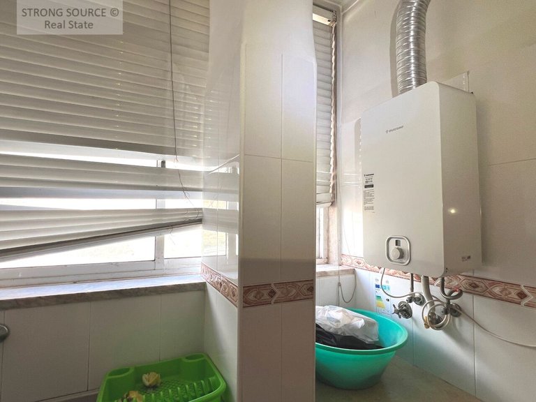 Apartment for Sale in Estrela, Lisbon 9