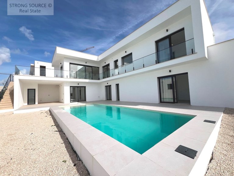 Villa for Sale in União Das Freguesias De Lourinhã E Atalaia, Lourinhã 2