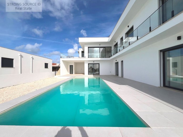 Villa for Sale in União Das Freguesias De Lourinhã E Atalaia, Lourinhã 3