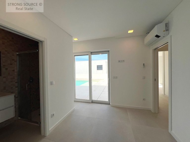 Villa for Sale in União Das Freguesias De Lourinhã E Atalaia, Lourinhã 47
