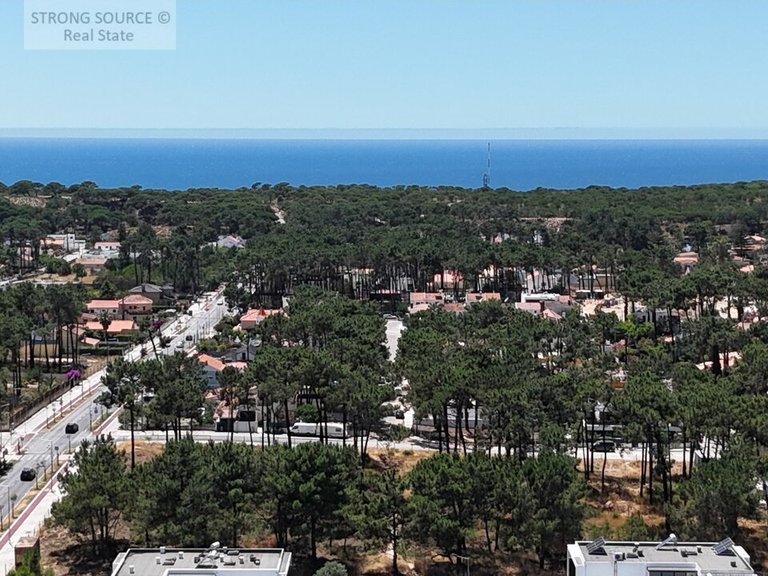 Plot for Sale in União Das Freguesias De Charneca De Caparica E Sobreda, Almada 2