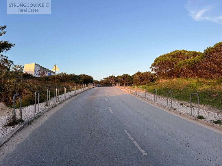 Plot for Sale in União Das Freguesias De Charneca De Caparica E Sobreda, Almada 26