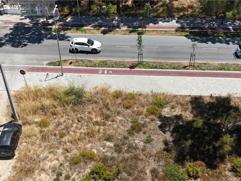 Plot for Sale in União Das Freguesias De Charneca De Caparica E Sobreda, Almada 4