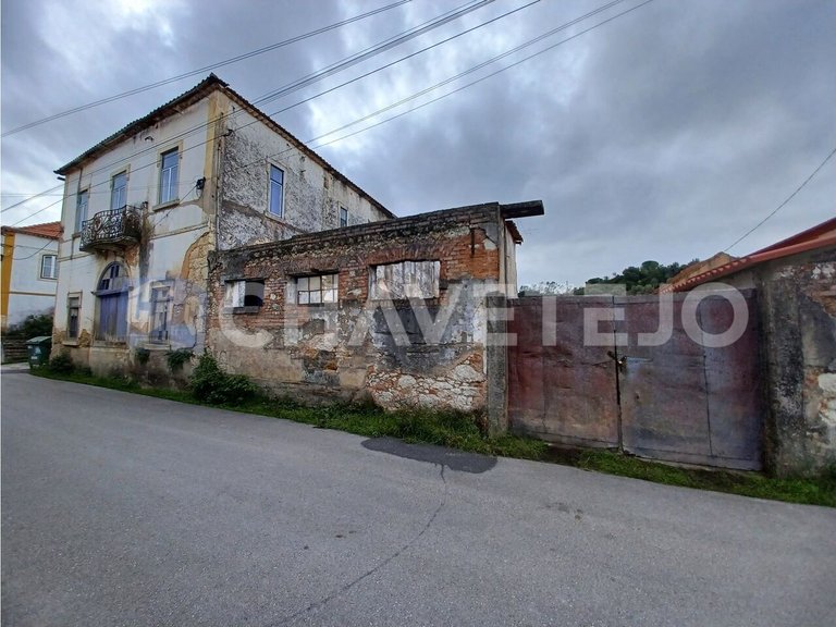 Commercial for Sale in União Das Freguesias De Madalena E Beselga, Tomar 1