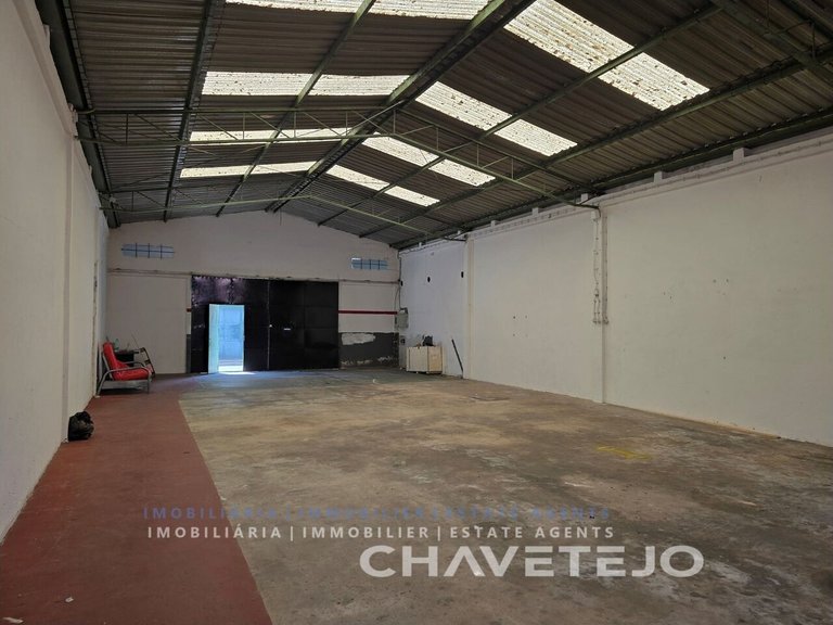 Commercial for Rent in União Das Freguesias De Tomar (são João Batista) E Santa Maria Dos Olivais, Tomar 1