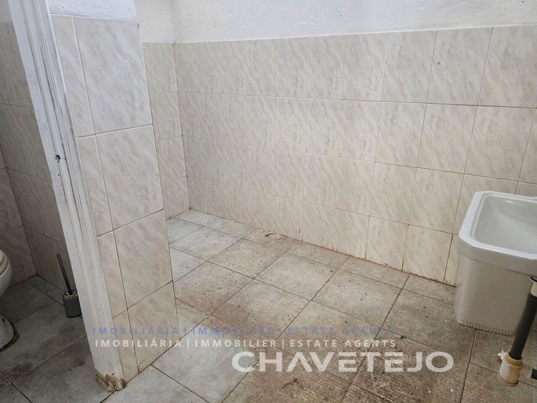 Commercial for Rent in União Das Freguesias De Tomar (são João Batista) E Santa Maria Dos Olivais, Tomar 5