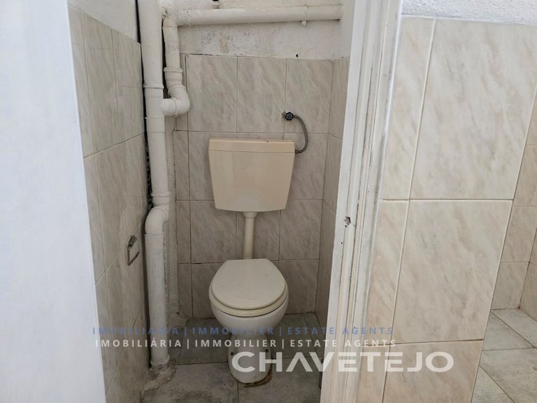 Commercial for Rent in União Das Freguesias De Tomar (são João Batista) E Santa Maria Dos Olivais, Tomar 6