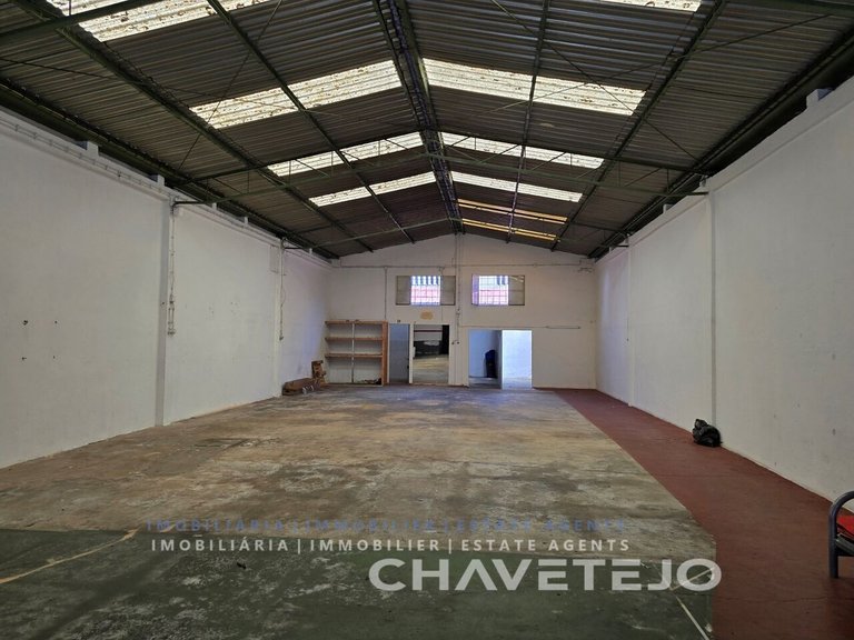 Commercial for Rent in União Das Freguesias De Tomar (são João Batista) E Santa Maria Dos Olivais, Tomar 7