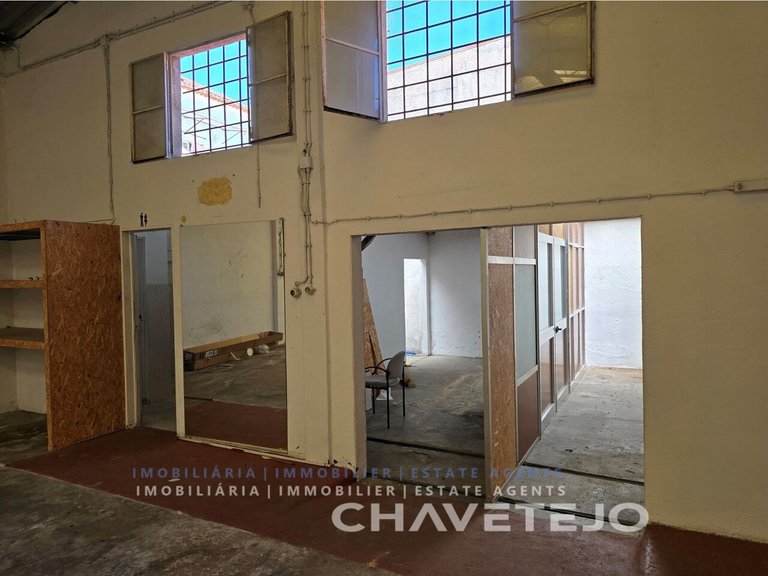 Commercial for Sale in União Das Freguesias De Tomar (são João Batista) E Santa Maria Dos Olivais, Tomar 4