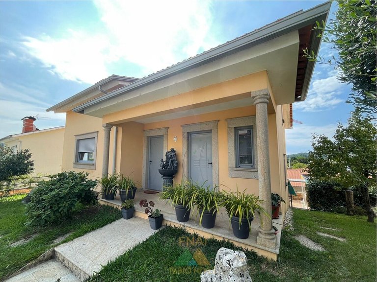 Villa for Sale in Arcozelo, Ponte De Lima, Portugal 1