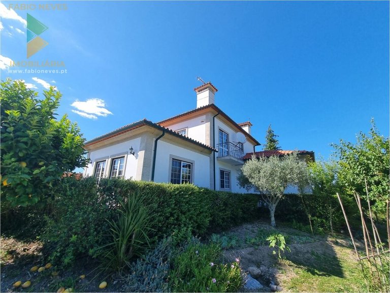 Villa for Sale in Gondufe, Ponte De Lima, Portugal 3