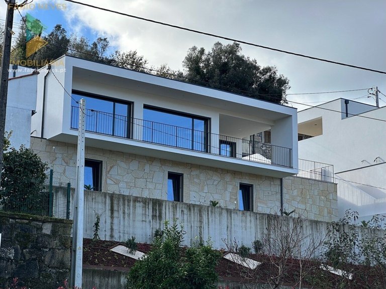 Villa for Sale in Ribeira, Ponte De Lima, Portugal 3